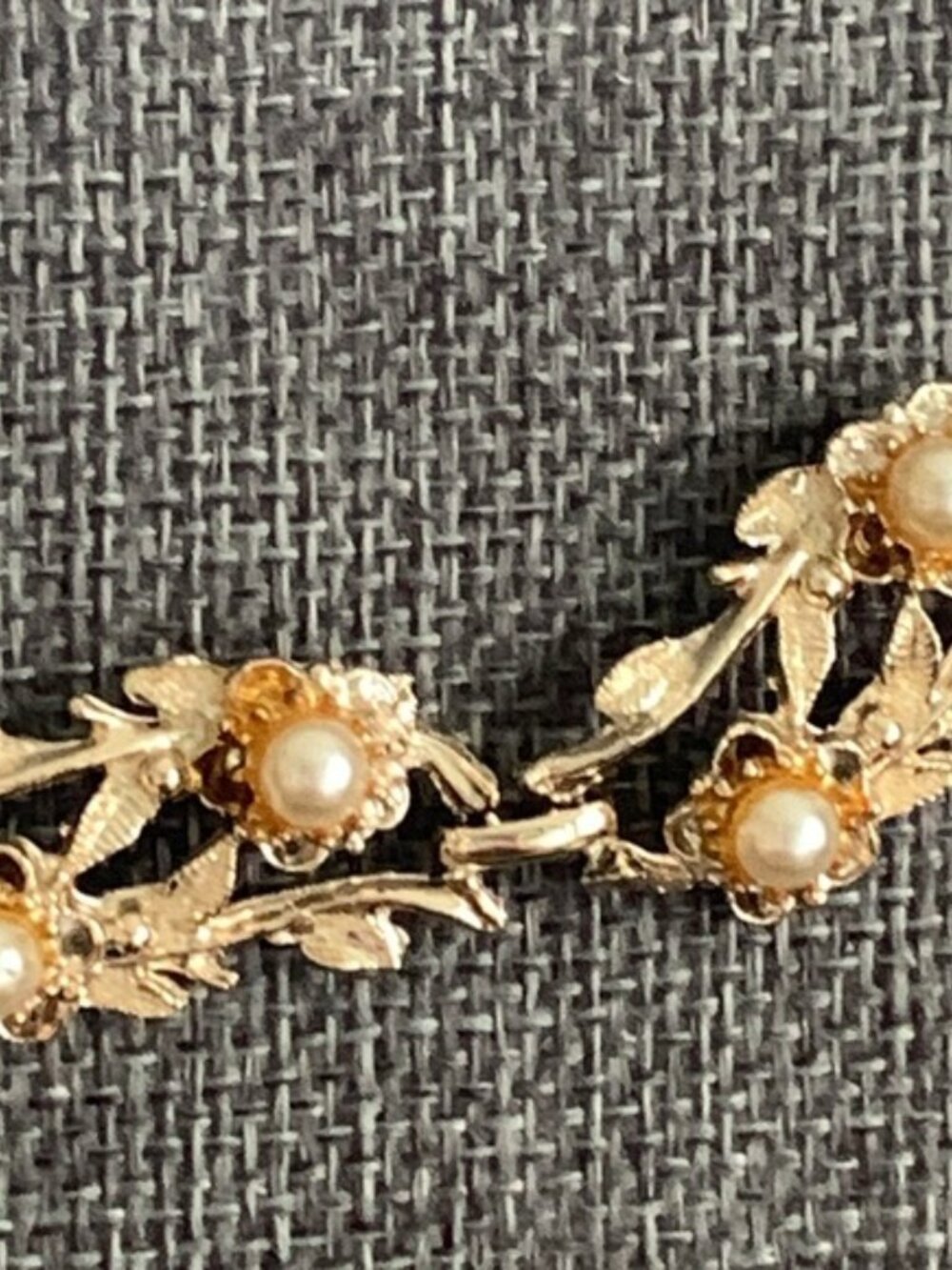 Two faux pearl necklaces - 1 vint goldtone floral 13” & 1 silvertone modern 18” - Picture 7 of 8